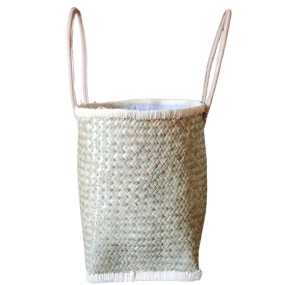 Large Hand crafted Raffia,straws beach basket tote with brown handle - Picture 2 of 6